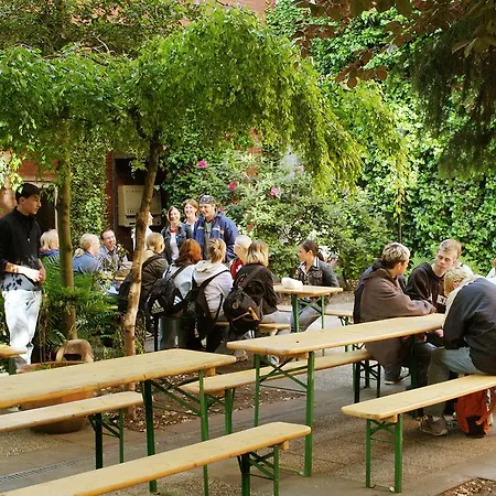 Hostal Goalfever Sports & *