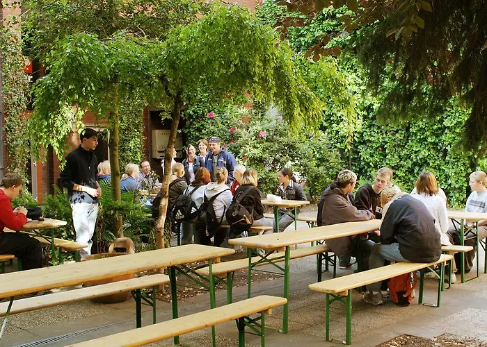 Hostal Goalfever Sports & *